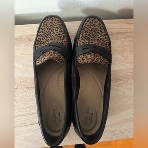Clarks cheetah print shoes size 8.5W